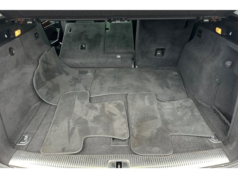 Audi Q5 Vehicle Full-screen Gallery Image 17