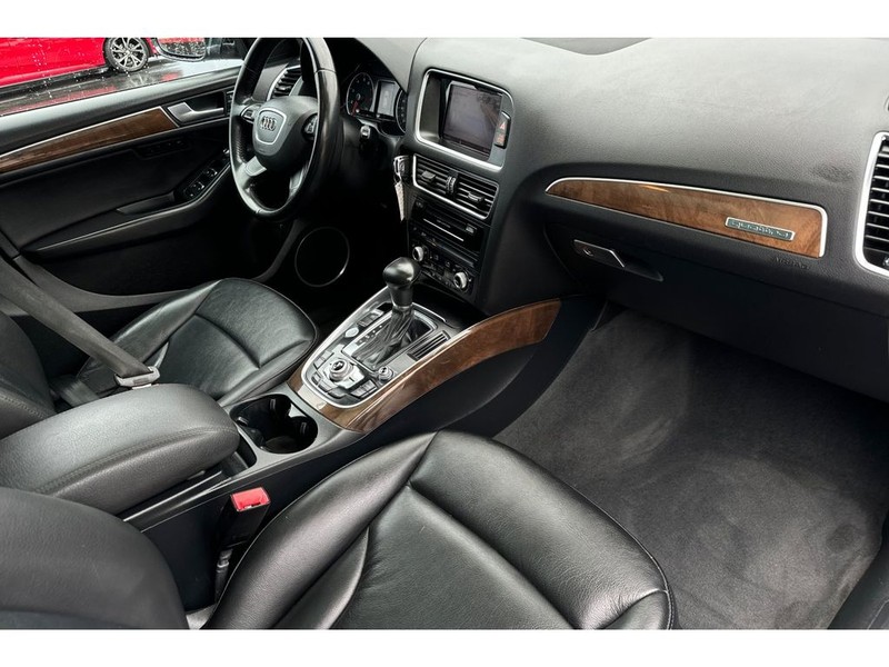 Audi Q5 Vehicle Full-screen Gallery Image 18