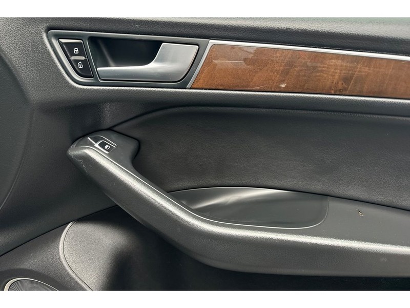 Audi Q5 Vehicle Full-screen Gallery Image 19