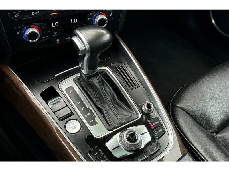 Audi Q5 Vehicle Full-screen Gallery Image 22