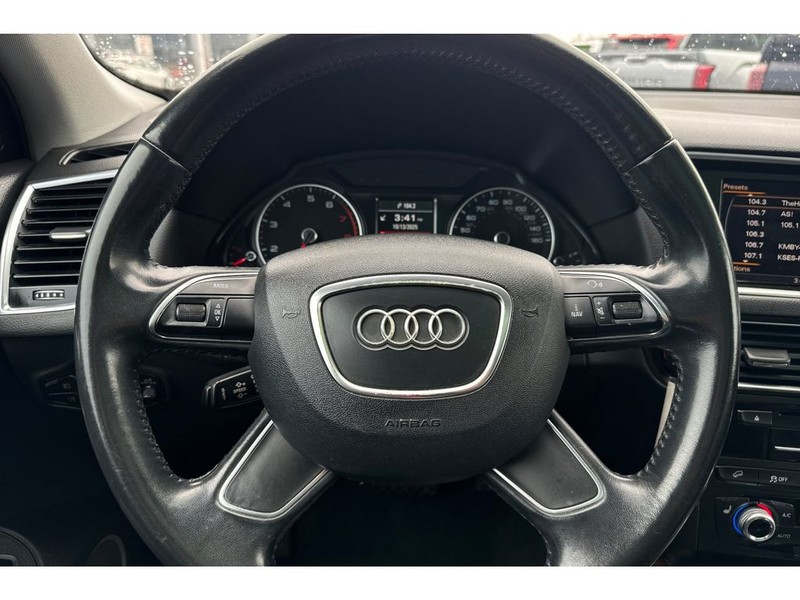 Audi Q5 Vehicle Full-screen Gallery Image 24