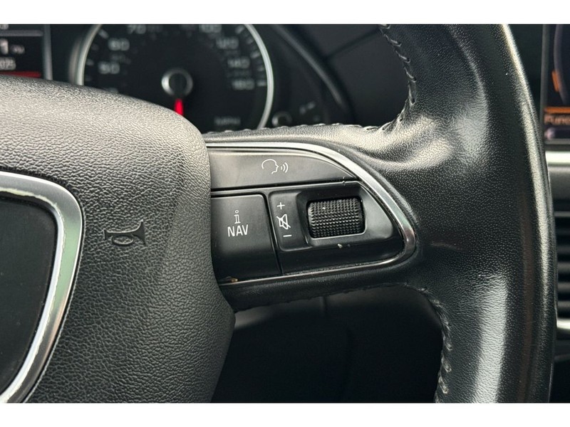 Audi Q5 Vehicle Full-screen Gallery Image 26