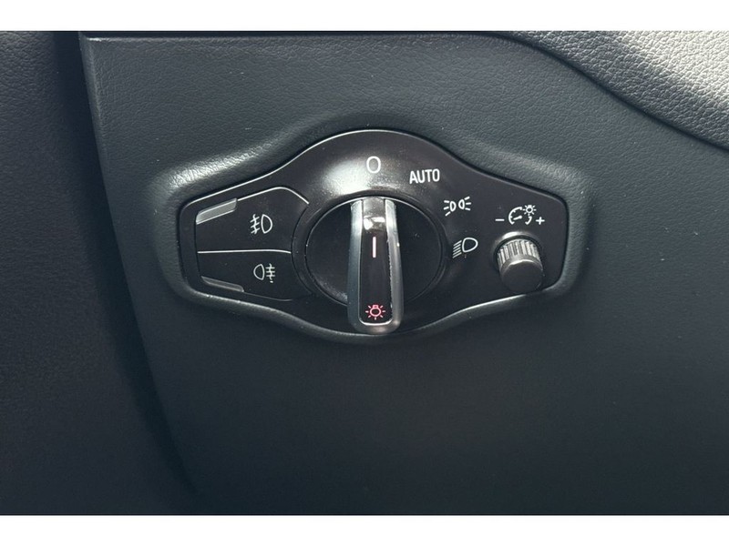 Audi Q5 Vehicle Full-screen Gallery Image 29