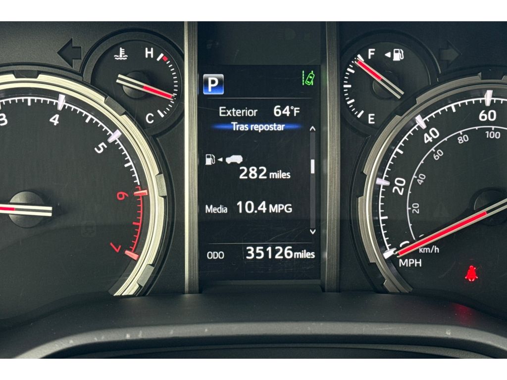 Toyota 4Runner Vehicle Full-screen Gallery Image 28