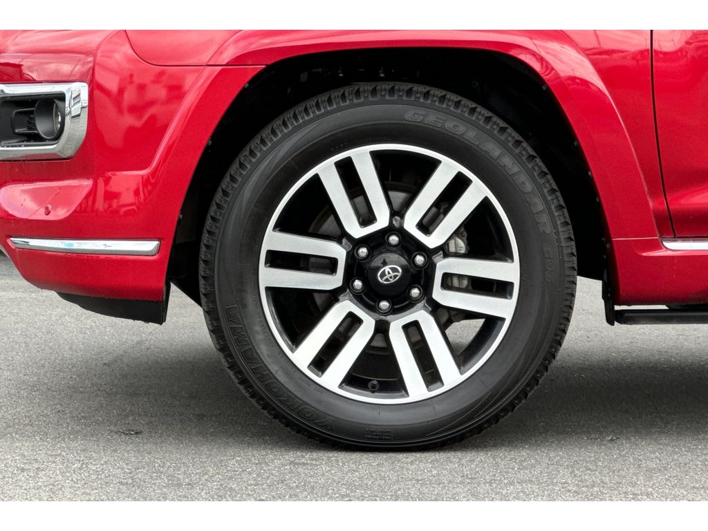 Toyota 4Runner Vehicle Full-screen Gallery Image 30