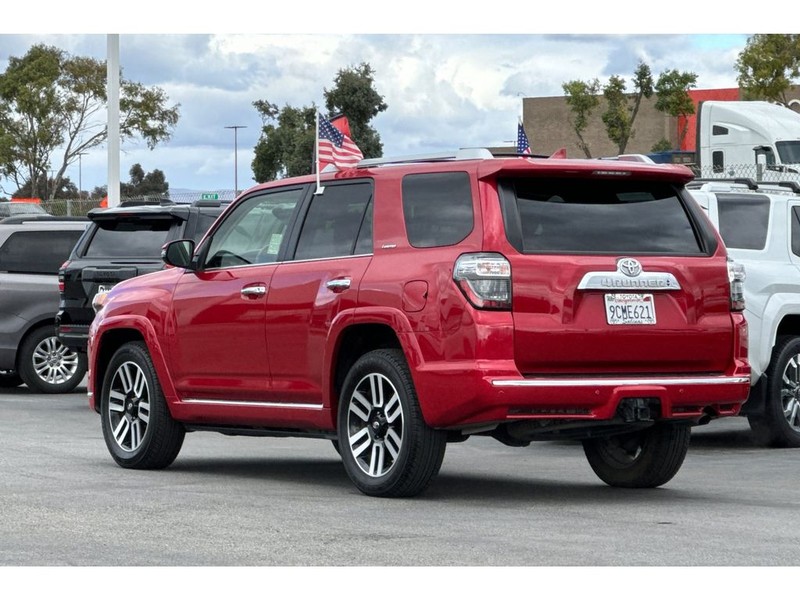Toyota 4Runner Vehicle Full-screen Gallery Image 06