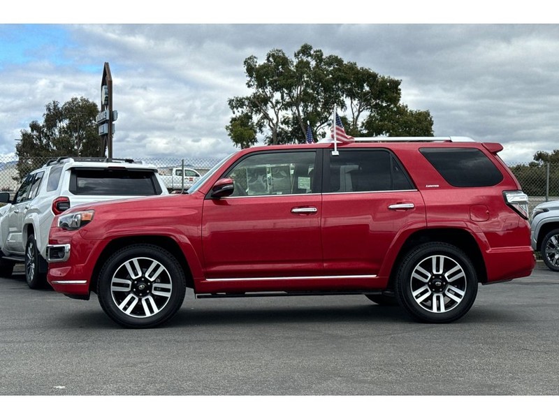 Toyota 4Runner Vehicle Full-screen Gallery Image 07