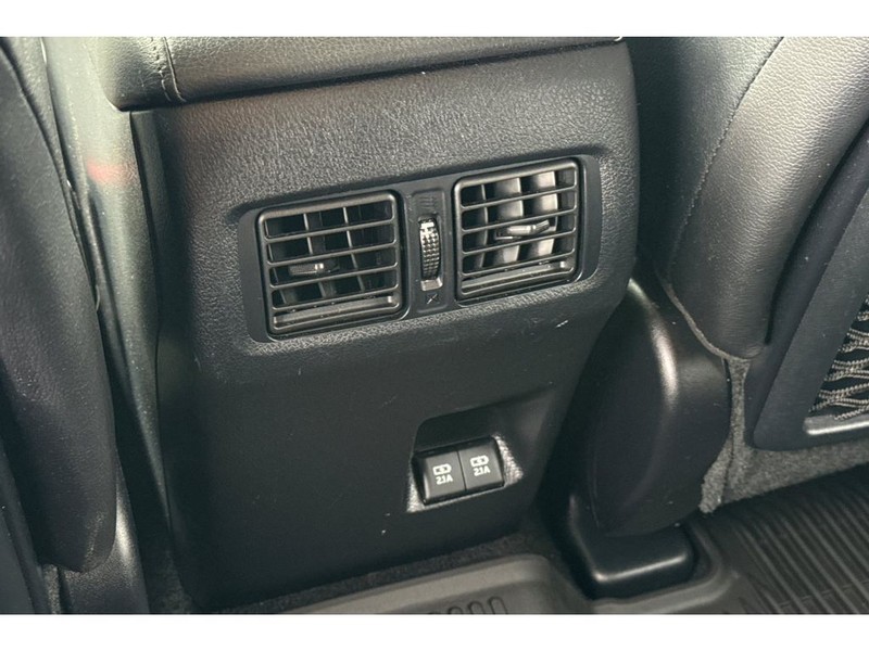 Toyota 4Runner Vehicle Full-screen Gallery Image 14