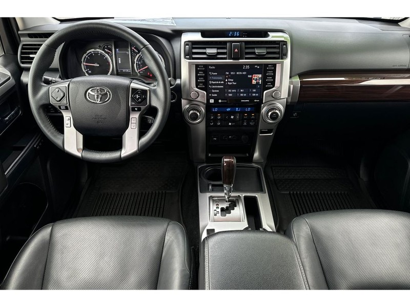 Toyota 4Runner Vehicle Full-screen Gallery Image 15
