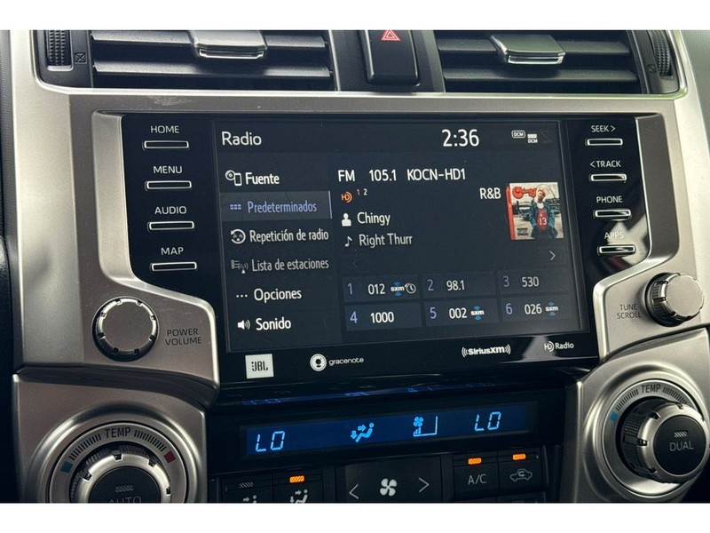 Toyota 4Runner Vehicle Full-screen Gallery Image 20