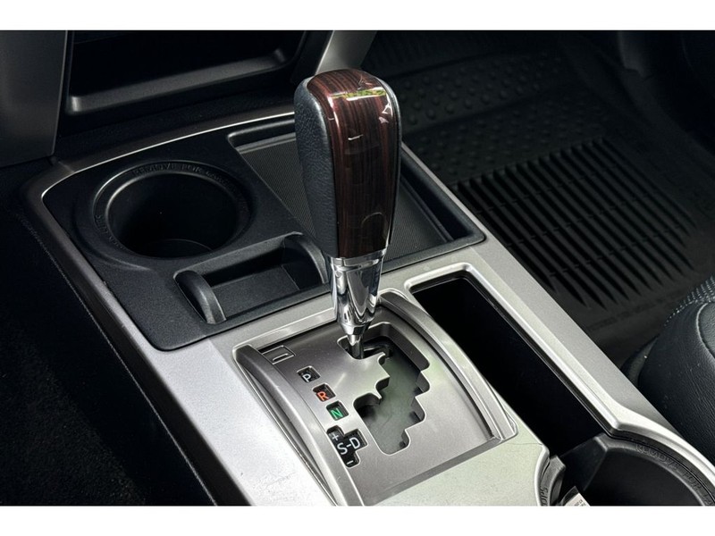 Toyota 4Runner Vehicle Full-screen Gallery Image 22