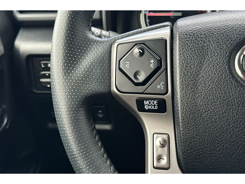 Toyota 4Runner Vehicle Full-screen Gallery Image 25