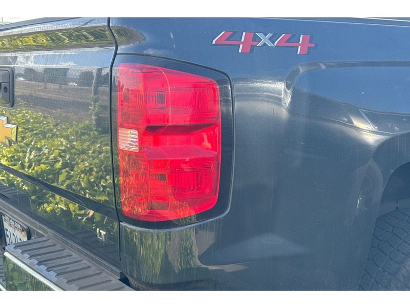 Chevrolet Silverado Vehicle Full-screen Gallery Image 05