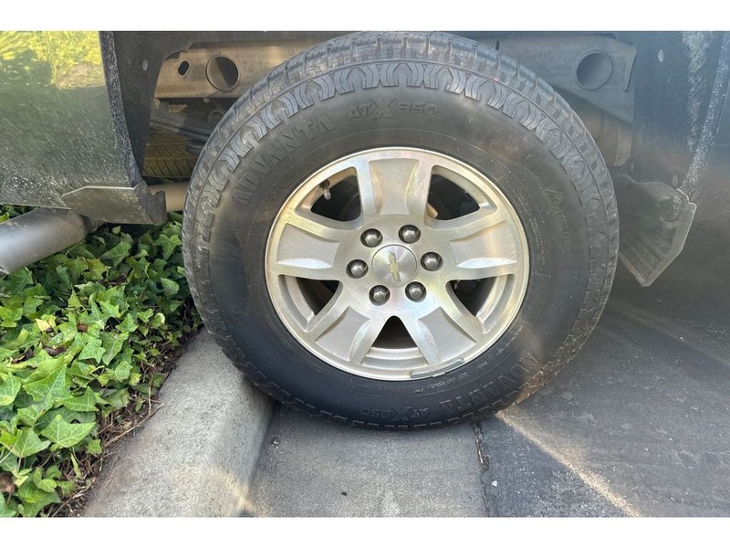 Chevrolet Silverado Vehicle Full-screen Gallery Image 06