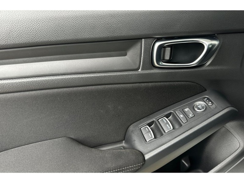 Honda Civic Vehicle Full-screen Gallery Image 11