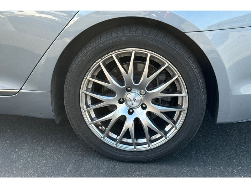 Hyundai Genesis Vehicle Full-screen Gallery Image 07