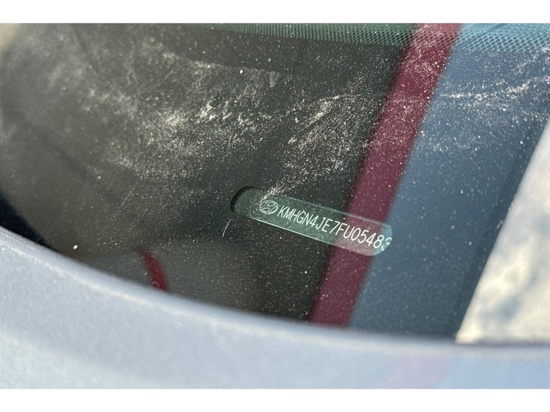 Hyundai Genesis Vehicle Full-screen Gallery Image 08