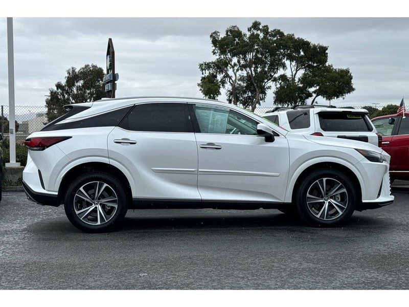 Lexus RX 350 Vehicle Full-screen Gallery Image 03