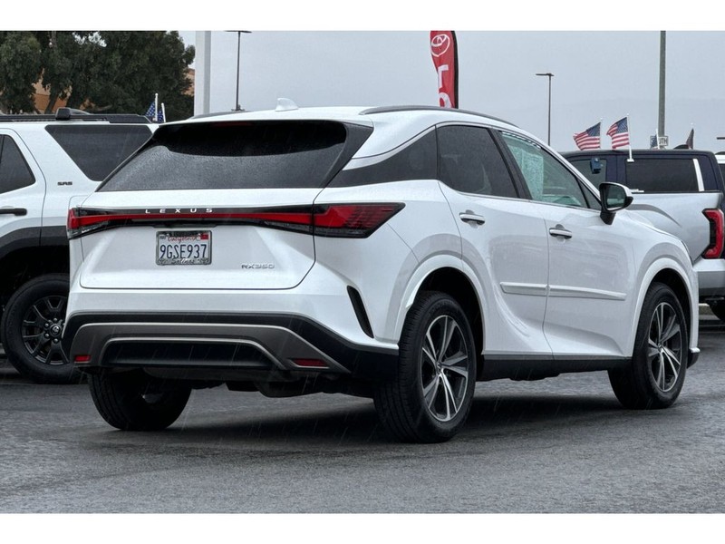 Lexus RX 350 Vehicle Full-screen Gallery Image 04