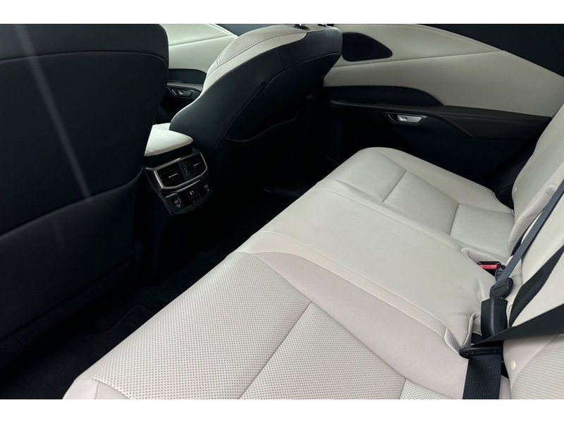 Lexus RX 350 Vehicle Full-screen Gallery Image 11