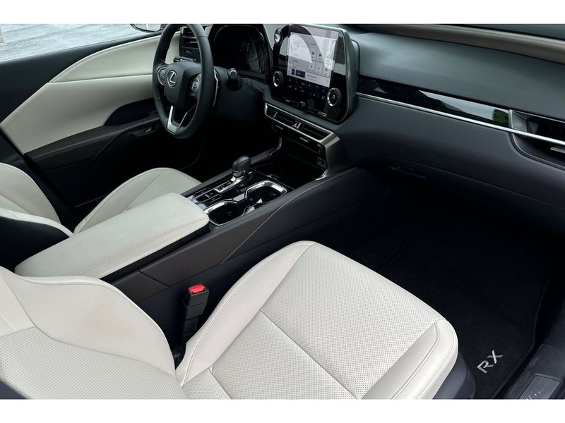 Lexus RX 350 Vehicle Full-screen Gallery Image 16