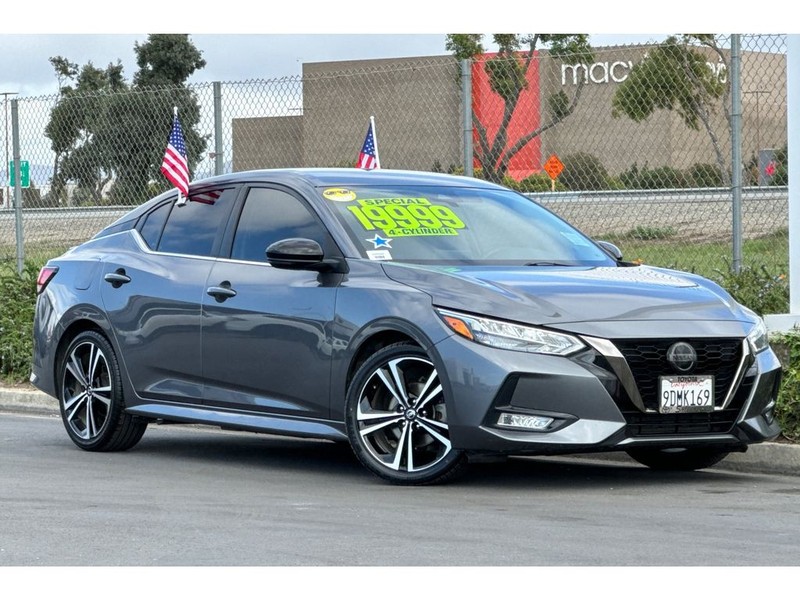 Nissan Sentra Vehicle Full-screen Gallery Image 02