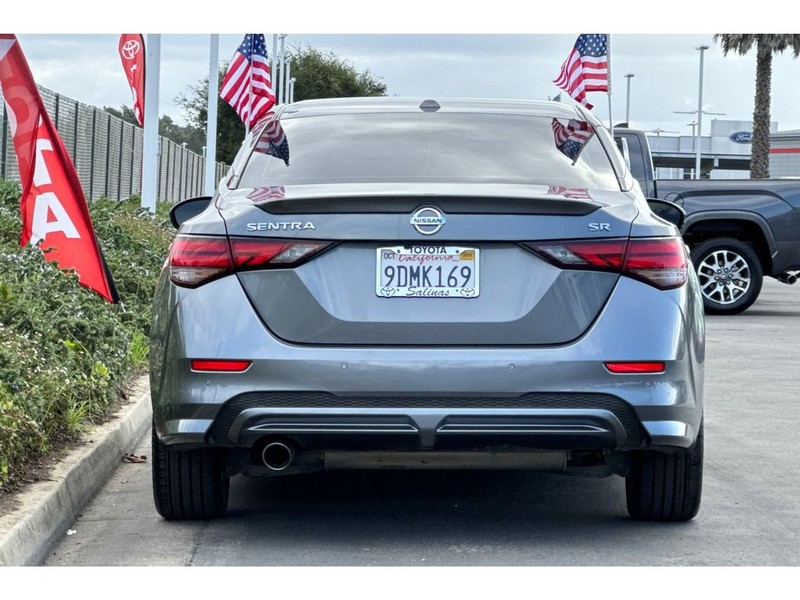 Nissan Sentra Vehicle Full-screen Gallery Image 05