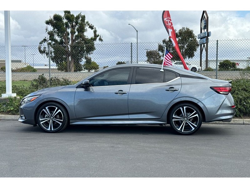 Nissan Sentra Vehicle Full-screen Gallery Image 07