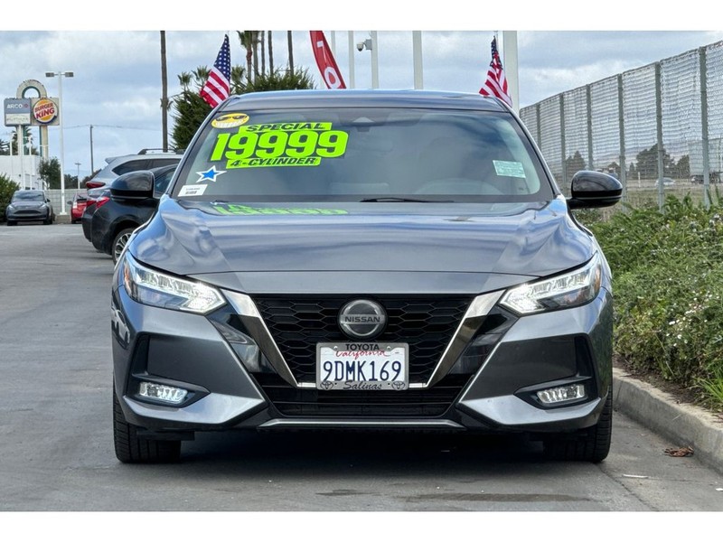 Nissan Sentra Vehicle Full-screen Gallery Image 09