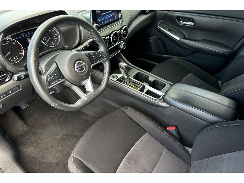 Nissan Sentra Vehicle Full-screen Gallery Image 10