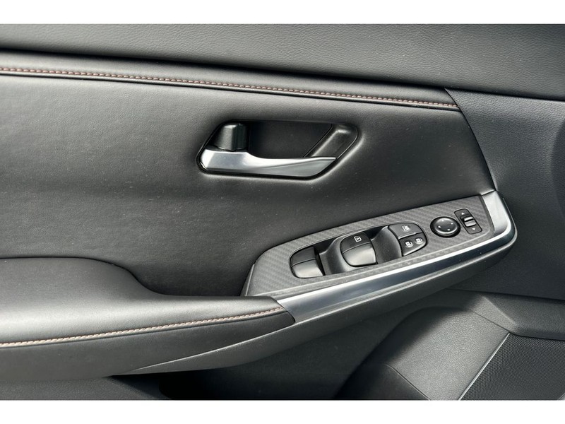 Nissan Sentra Vehicle Full-screen Gallery Image 11