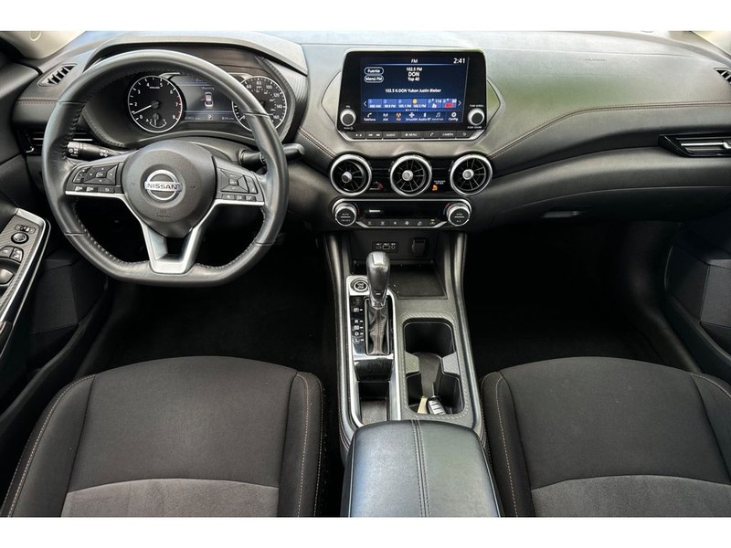 Nissan Sentra Vehicle Full-screen Gallery Image 15