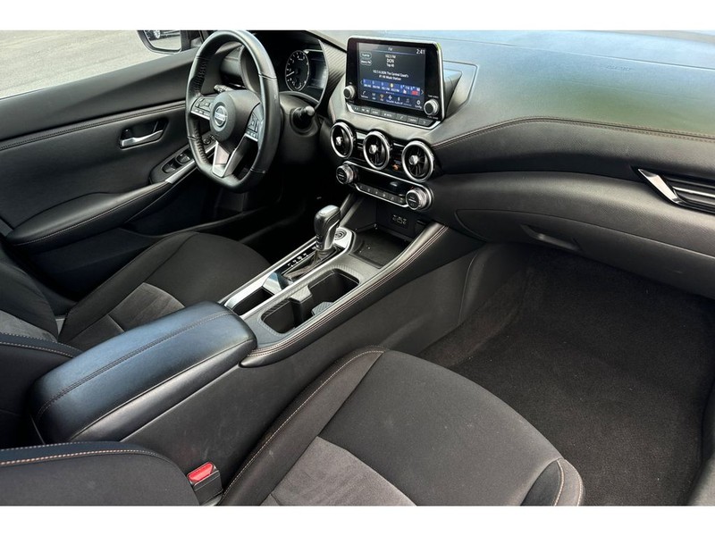 Nissan Sentra Vehicle Full-screen Gallery Image 17