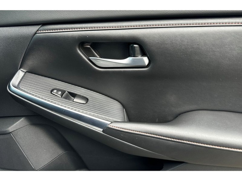 Nissan Sentra Vehicle Full-screen Gallery Image 18