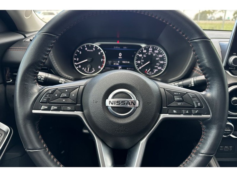 Nissan Sentra Vehicle Full-screen Gallery Image 23