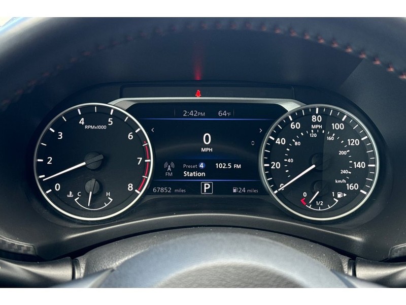 Nissan Sentra Vehicle Full-screen Gallery Image 26