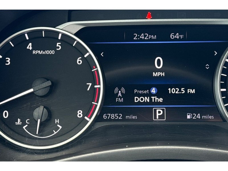 Nissan Sentra Vehicle Full-screen Gallery Image 27