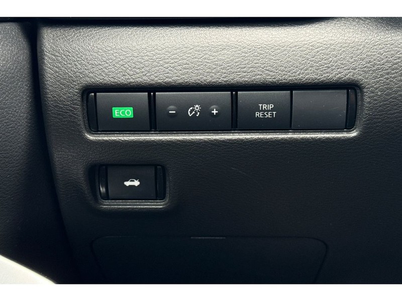 Nissan Sentra Vehicle Full-screen Gallery Image 28