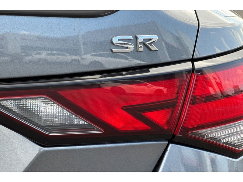 Nissan Sentra Vehicle Full-screen Gallery Image 30