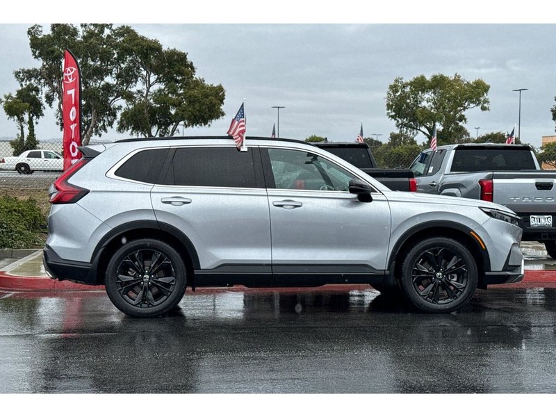 Honda CR-V Hybrid Vehicle Full-screen Gallery Image 03