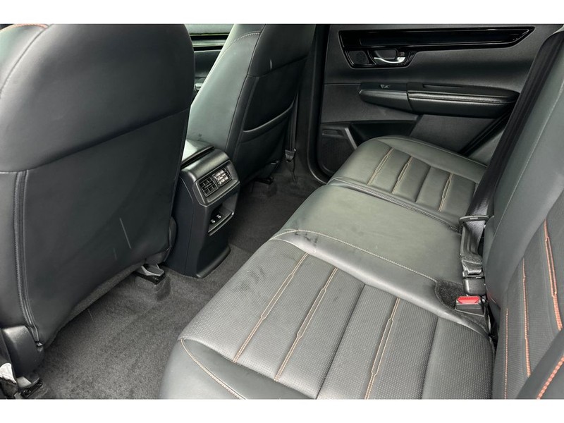 Honda CR-V Hybrid Vehicle Full-screen Gallery Image 11