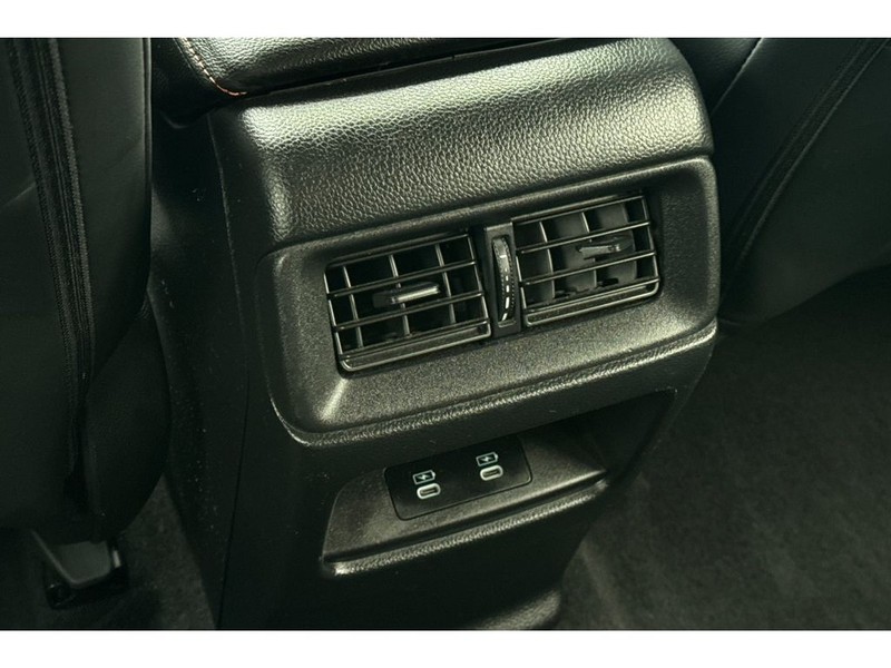 Honda CR-V Hybrid Vehicle Full-screen Gallery Image 12