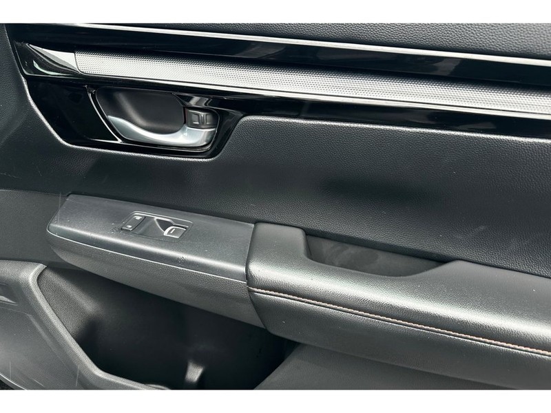 Honda CR-V Hybrid Vehicle Full-screen Gallery Image 17