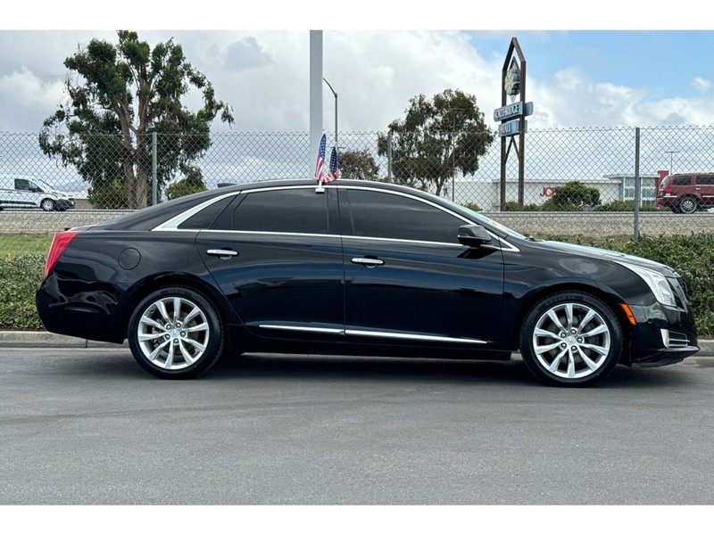 Cadillac XTS Vehicle Full-screen Gallery Image 03