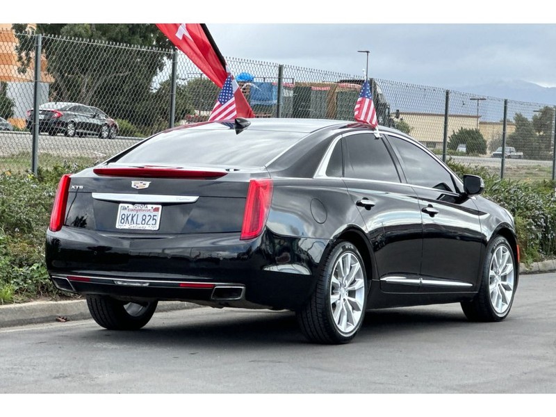 Cadillac XTS Vehicle Full-screen Gallery Image 04