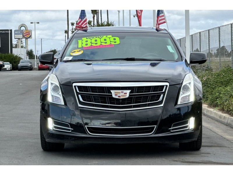 Cadillac XTS Vehicle Full-screen Gallery Image 09