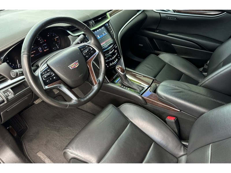 Cadillac XTS Vehicle Full-screen Gallery Image 10