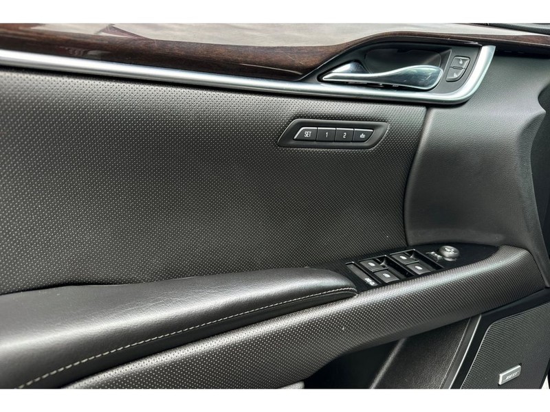 Cadillac XTS Vehicle Full-screen Gallery Image 11