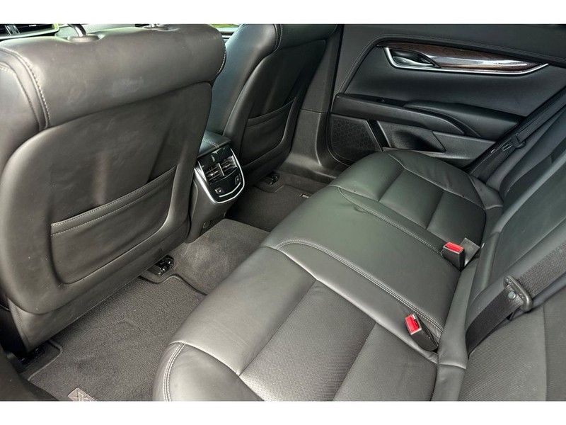 Cadillac XTS Vehicle Full-screen Gallery Image 13