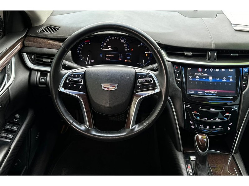 Cadillac XTS Vehicle Full-screen Gallery Image 16